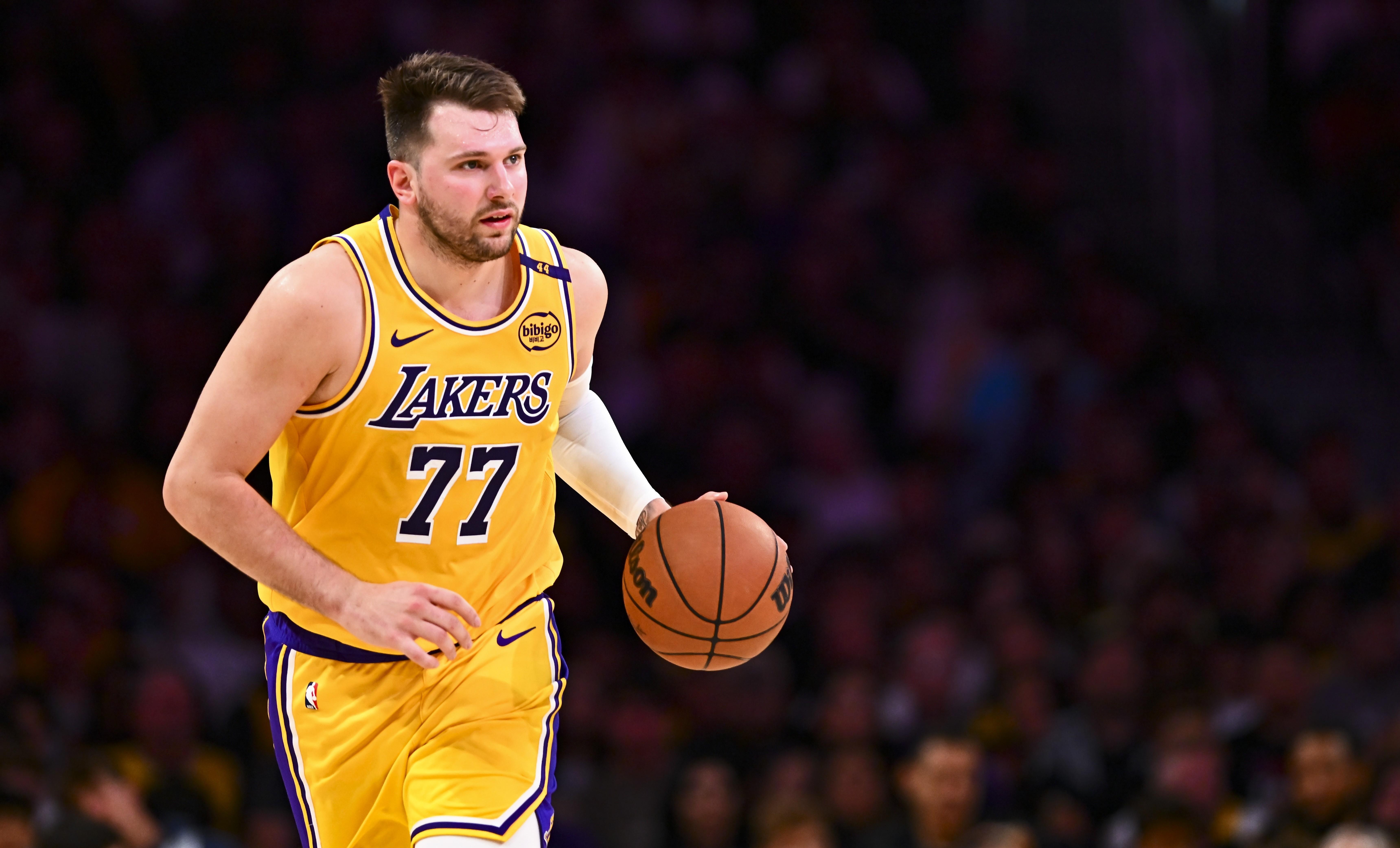 最新:东契奇我将化身NBA大(东契奇12次助攻激活全员 掘金选错毒药累垮约老师) 最新:东契奇我将化身NBA大(东契奇12次助攻激活全员 掘金选错毒药累垮约老师)