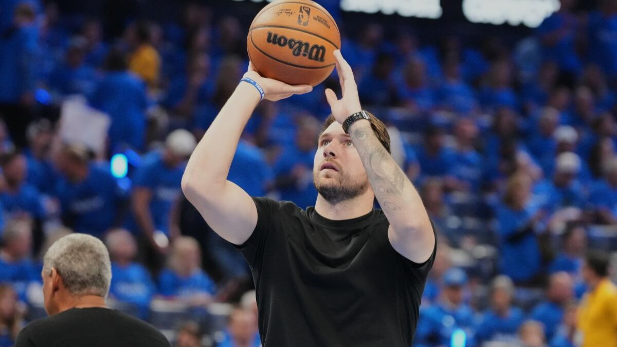 最新:东契奇我将化身NBA大(东契奇12次助攻激活全员 掘金选错毒药累垮约老师) 最新:东契奇我将化身NBA大(东契奇12次助攻激活全员 掘金选错毒药累垮约老师)